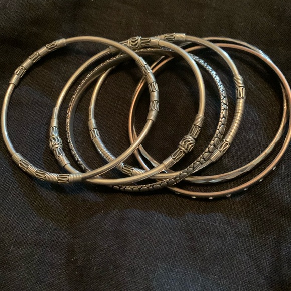 Jewelry - Set of 6 bangle bracelets.